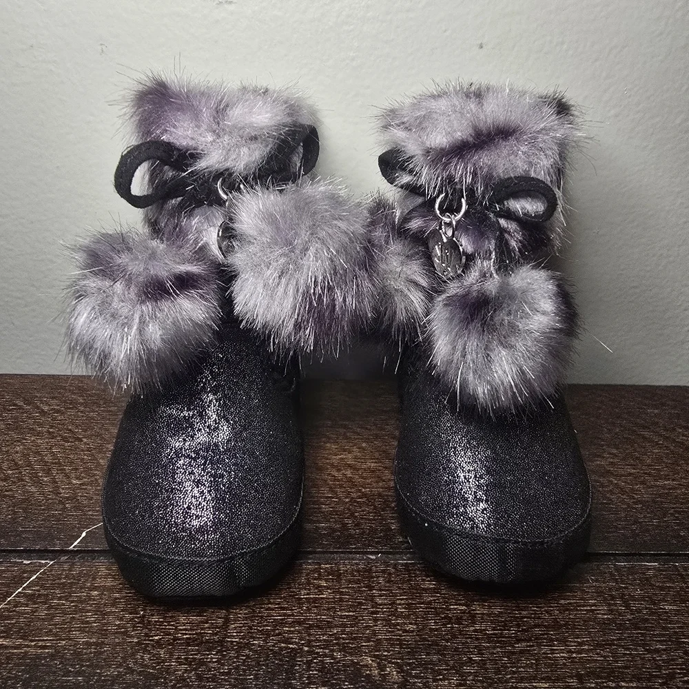 Stuart Weitzmann Baby Infant Black Quilted Sparkle Fur Pom Pom Booties Size 1